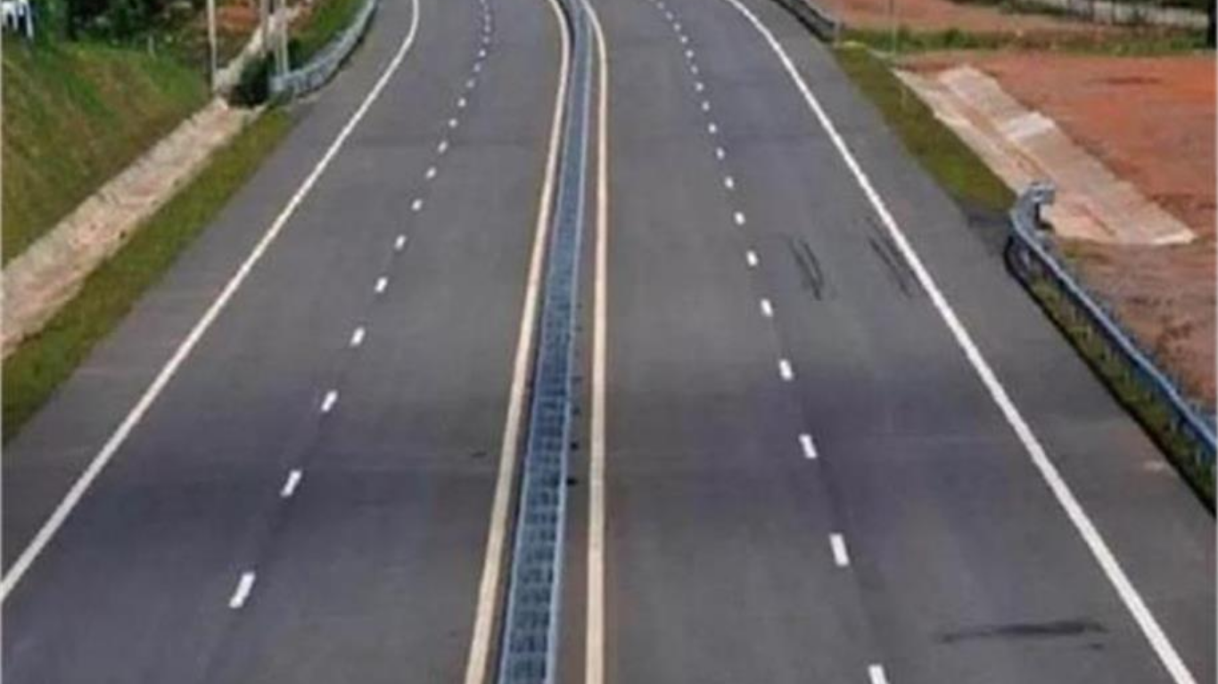 Haryana Roads Repairing 4227 roads in 19 districts will be repaired in Haryana with Rs. 4827 crores. Roads broken in rain will also be repaired.