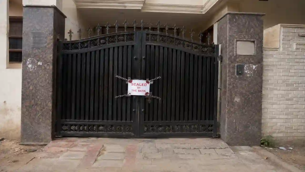 Bank Sealed House : जींद में 14 लाख रुपए का लोन नहीं चुका पाया तो बैंक ने सील किया मकान