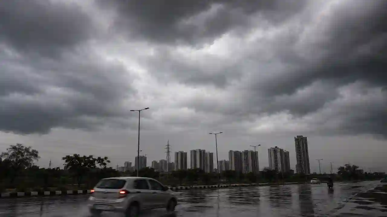 Haryana Weather Update : हरियाणा में आज 3 जिलों में बूंदाबांदी, कल 13 जिलों में बारिश, देखें आगे का मौसम पूर्वानुमान