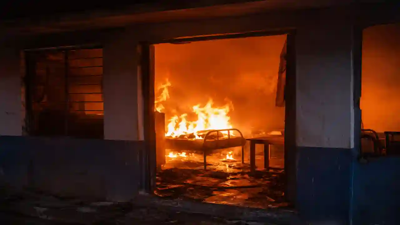 School Teacher Burnt alive : सरकारी स्कूल का अध्यापक कमरे में सो रहा था, अचानक लगी आग और जिंदा जलने से मौत
