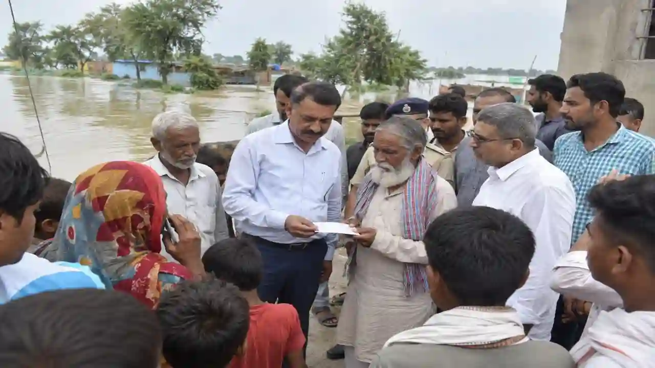 Haryana Floods Relief Scheme : हरियाणा में बाढ़ पीड़ितों को मिल रही 10 हजार से 4 लाख रुपए तक की आर्थिक मदद