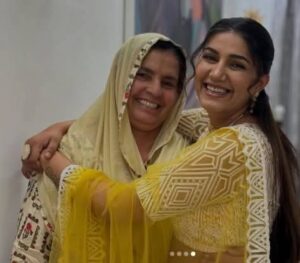 sapna chaudhary with her mother neelam chaudhary 