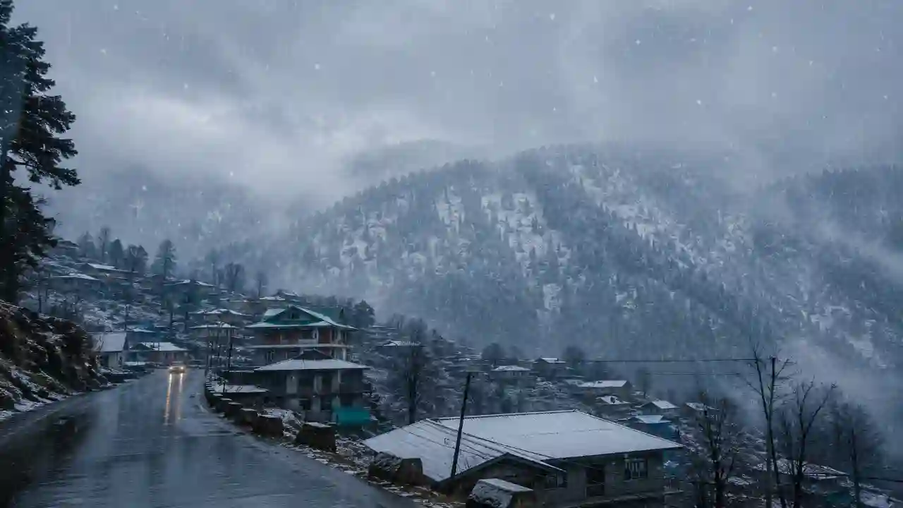 बारिश और बर्फबारी से बढ़ी ठंड: Himachal Pradesh weather